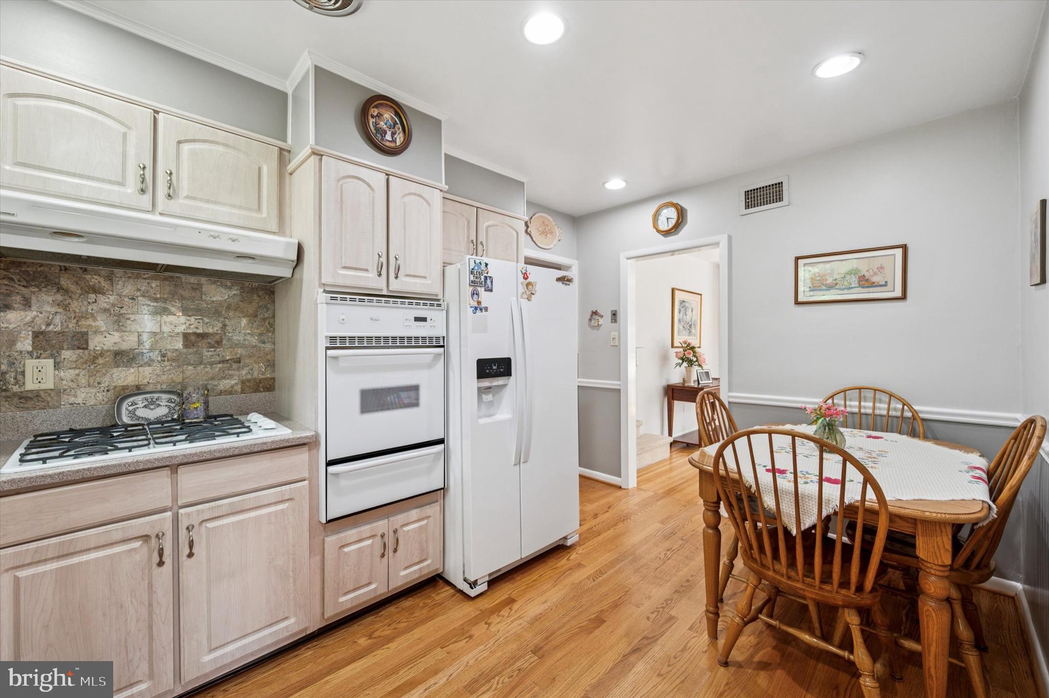 341 Rittenhouse Circle Havertown, PA 19083 - Photo 15 of 35 Wall Oven