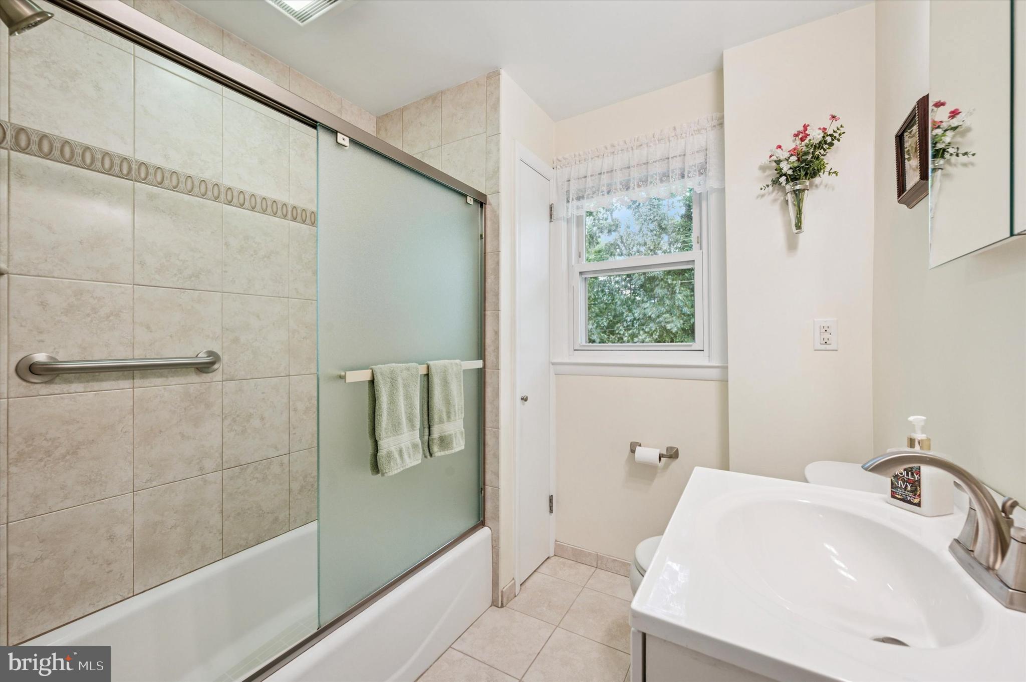 341 Rittenhouse Circle Havertown, PA 19083 - Photo 25 of 35 Updated Hall Bath