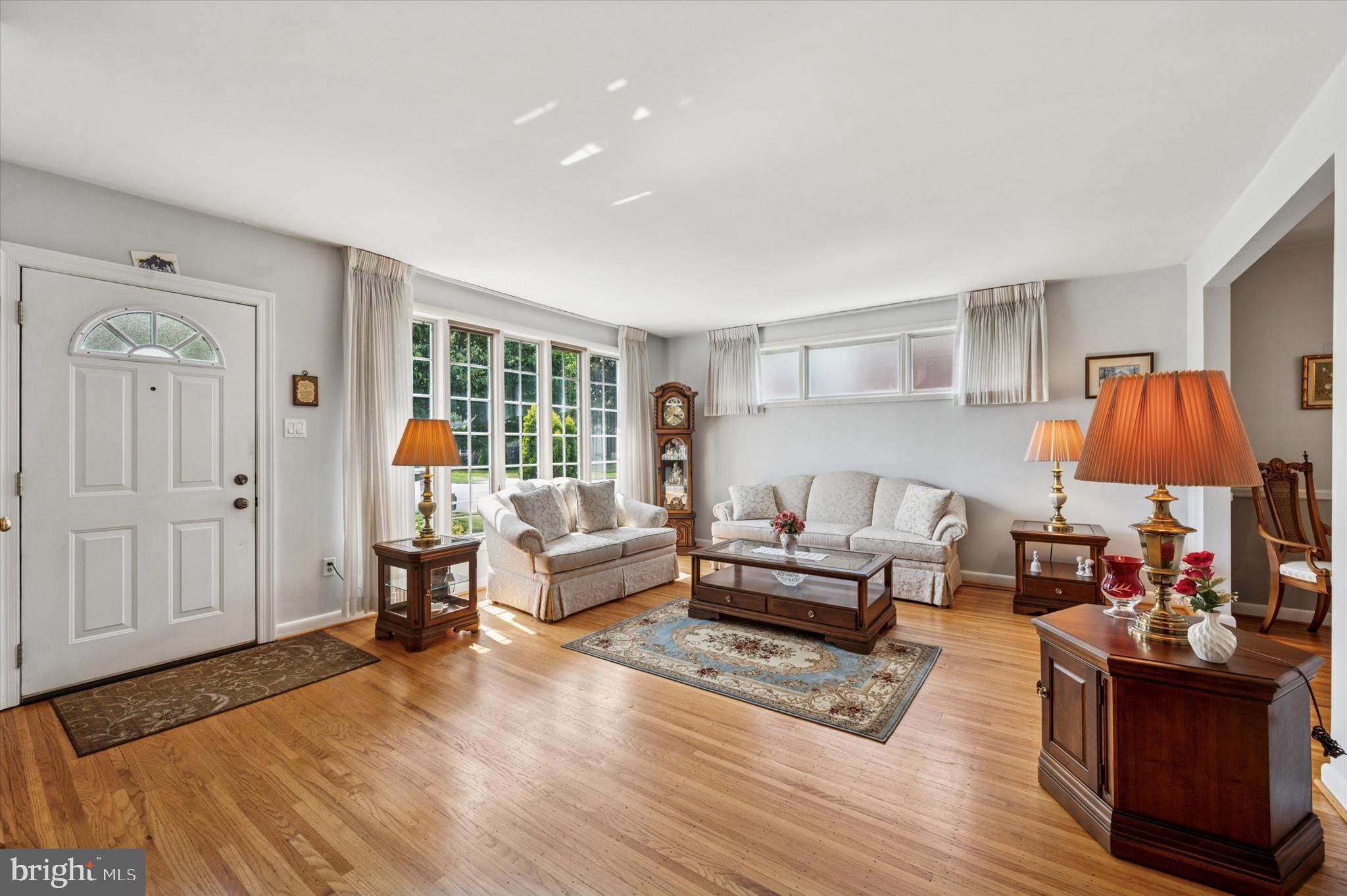 341 Rittenhouse Circle Havertown, PA 19083 - Photo 5 of 35 Neutral Colors