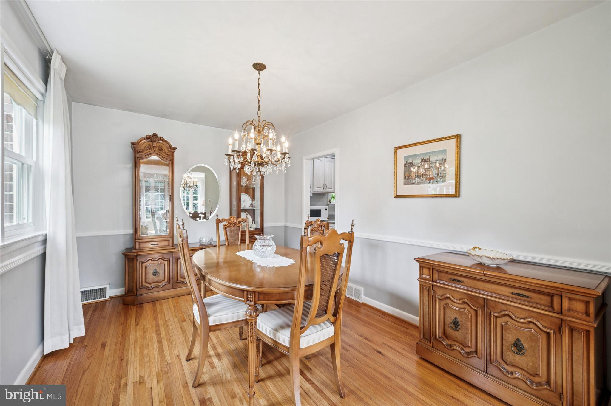 341 Rittenhouse Circle Havertown, PA 19083 - Photo 10 of 35 Chair Rails