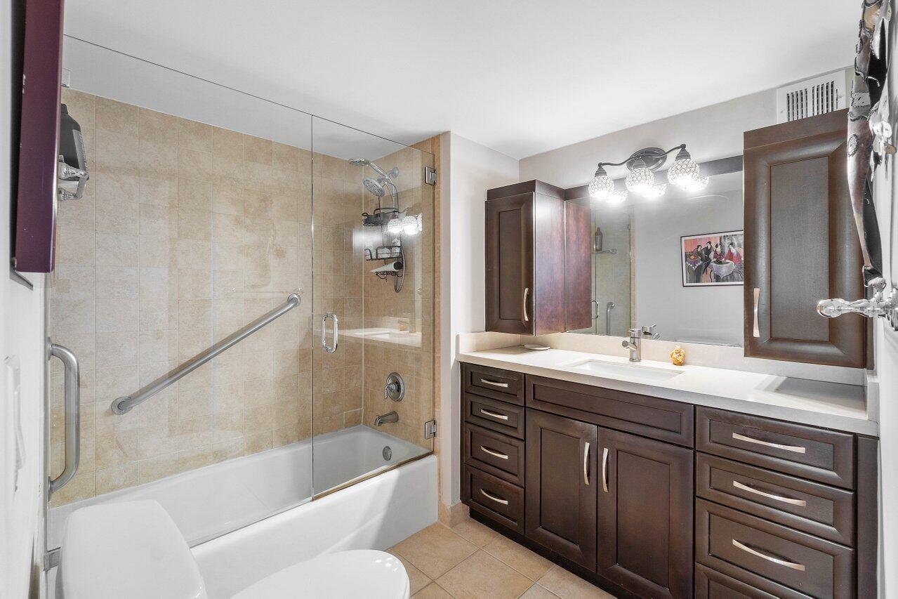 1631 Riverview Road, Unit 701 Deerfield Beach, FL 33441 - Photo 20 of 36 Main Bath