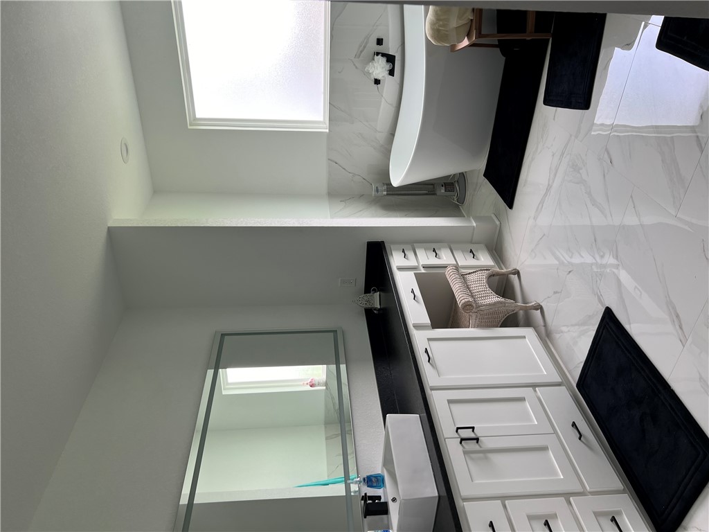 6770 Fm 1372 Road North Zulch, TX 77872 - Photo 8 of 29 Main Home Master Bathroom Tub