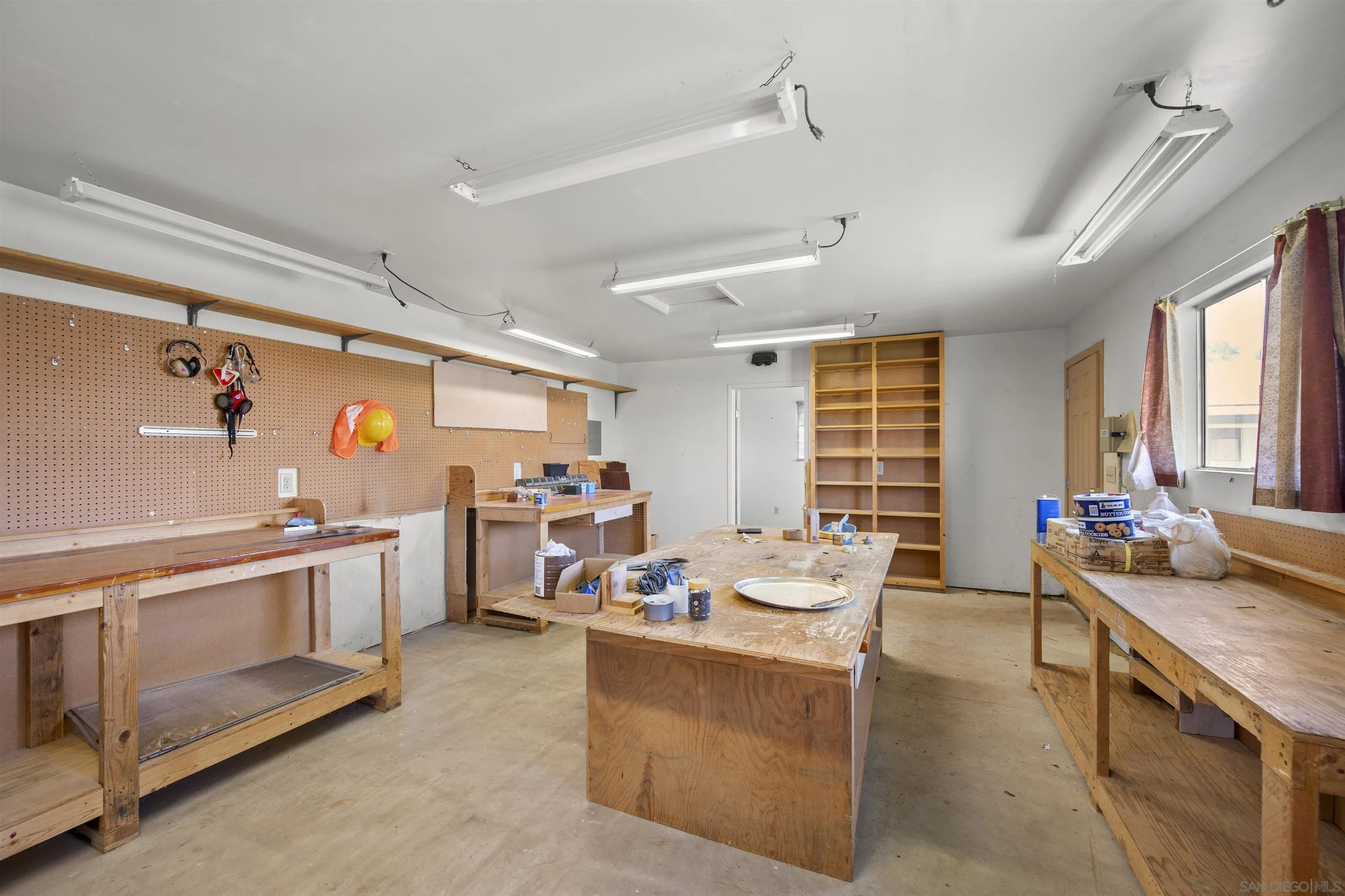 1194 Andover Road El Cajon, CA 92019 - Photo 32 of 40 Work Shop