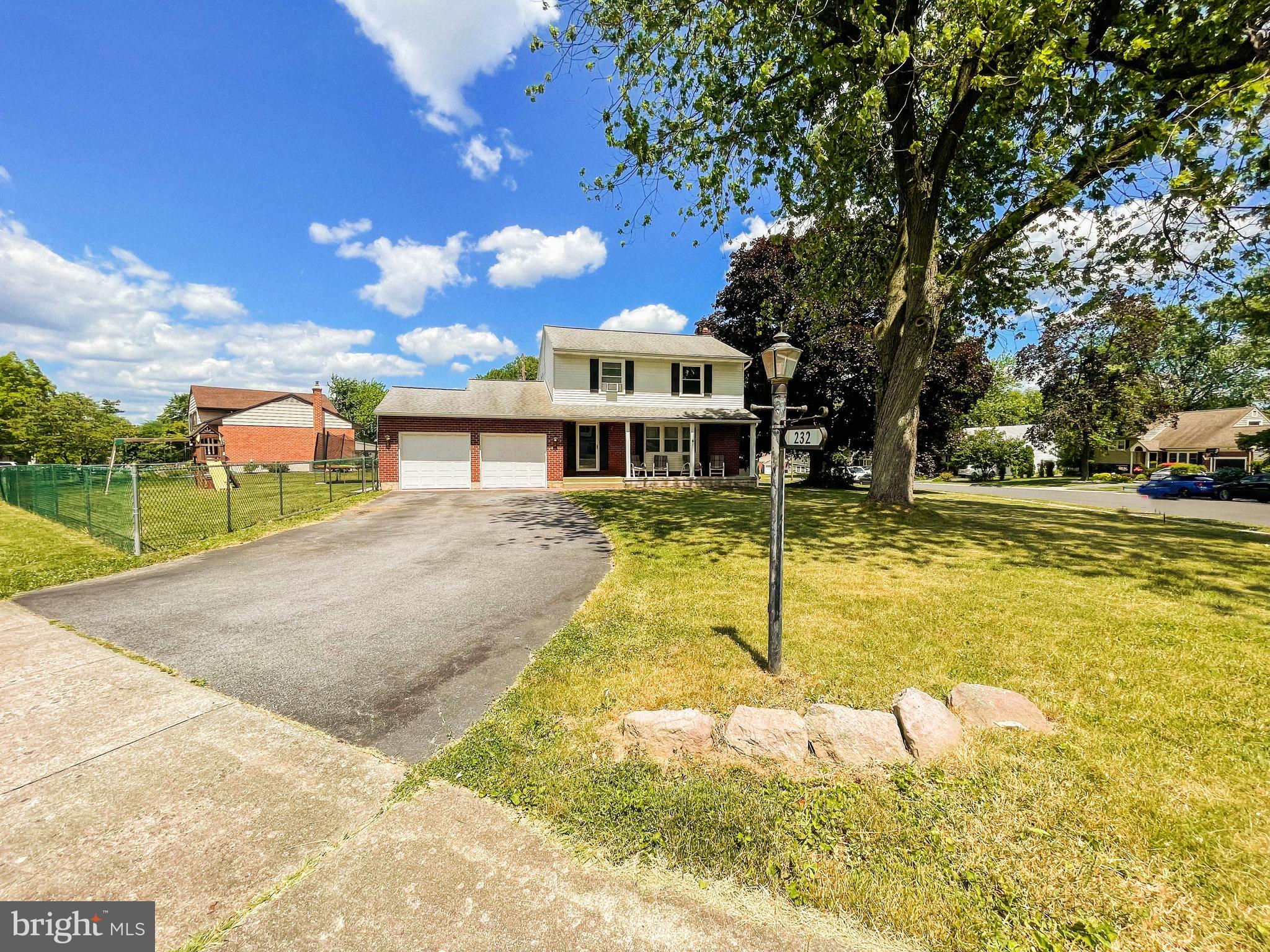 232 Shakespeare Drive Reading, PA 19608 - Photo 2 of 43