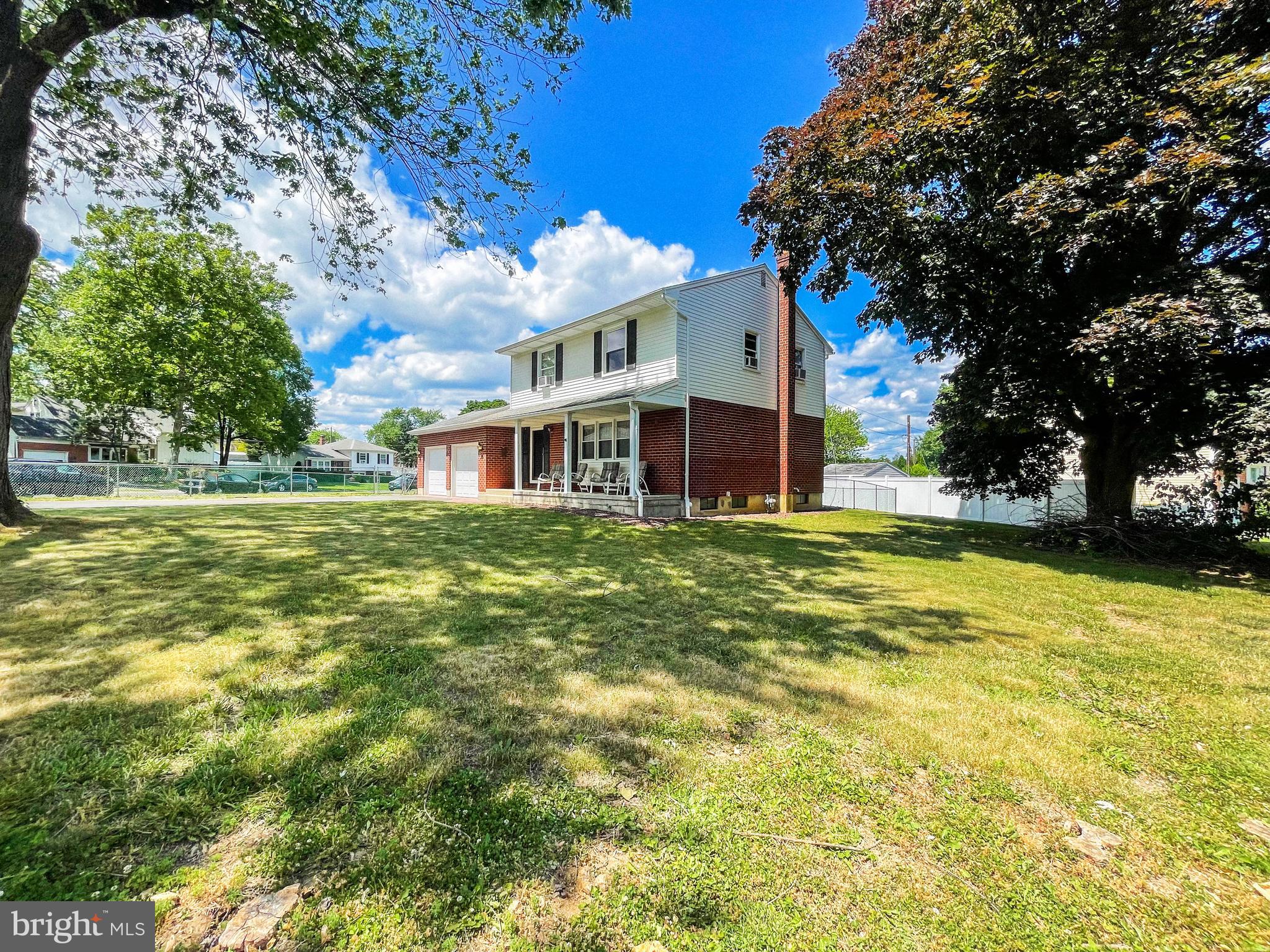 232 Shakespeare Drive Reading, PA 19608 - Photo 4 of 43