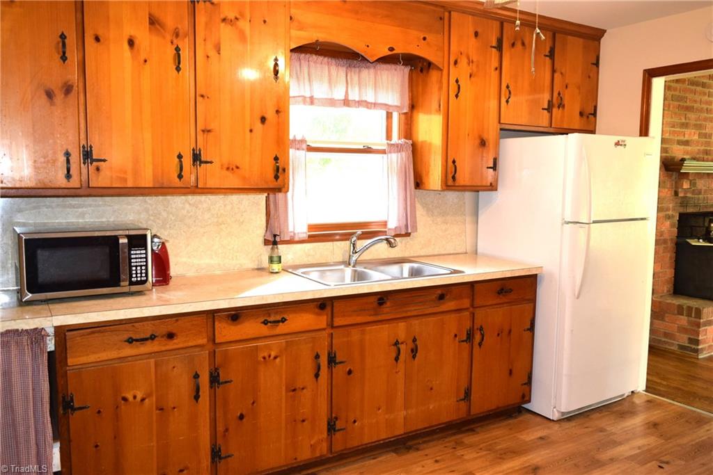 5402 Drake Road Greensboro, NC 27406 - Photo 4 of 11 Gallery Image 4