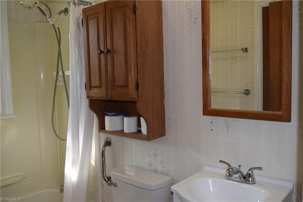 5402 Drake Road Greensboro, NC 27406 - Photo 8 of 11 Gallery Image 8