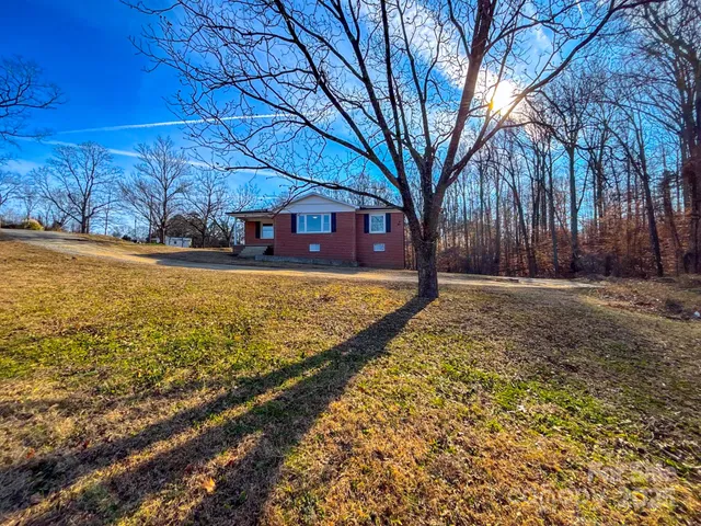 a view of a yard with an trees