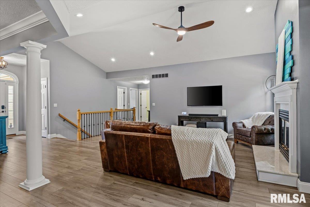 202 Huntington Road Chatham, IL 62629 - Photo 8 of 49