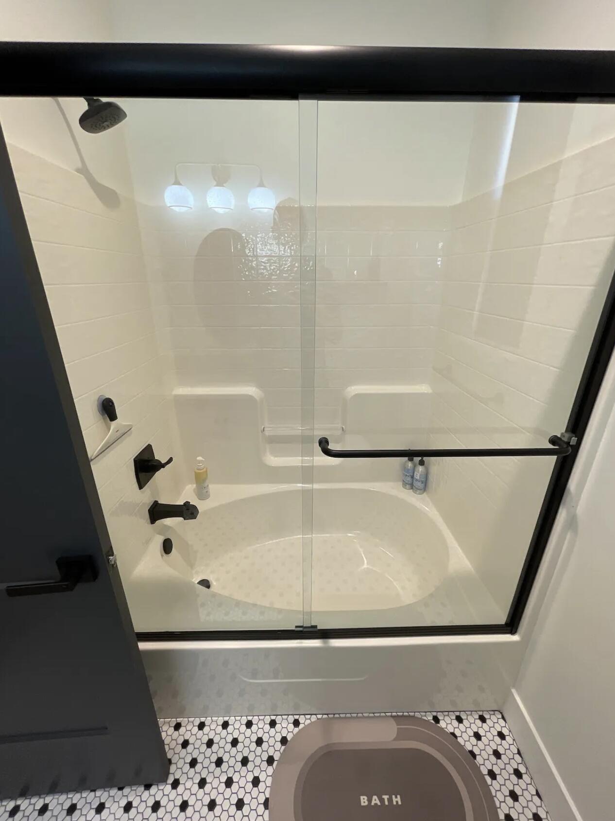 21510 Old Alturas Road Redding, CA 96003 - Photo 18 of 36 Hall Bathroom