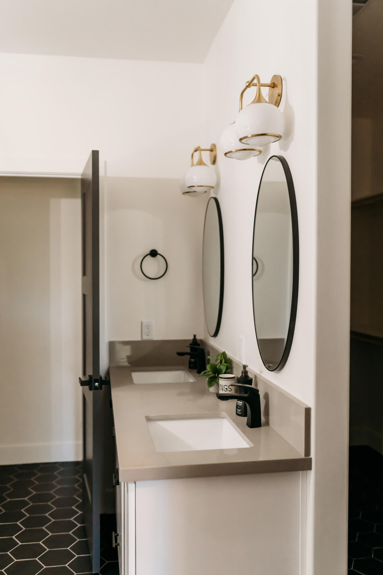 21510 Old Alturas Road Redding, CA 96003 - Photo 30 of 36 Master Bathroom