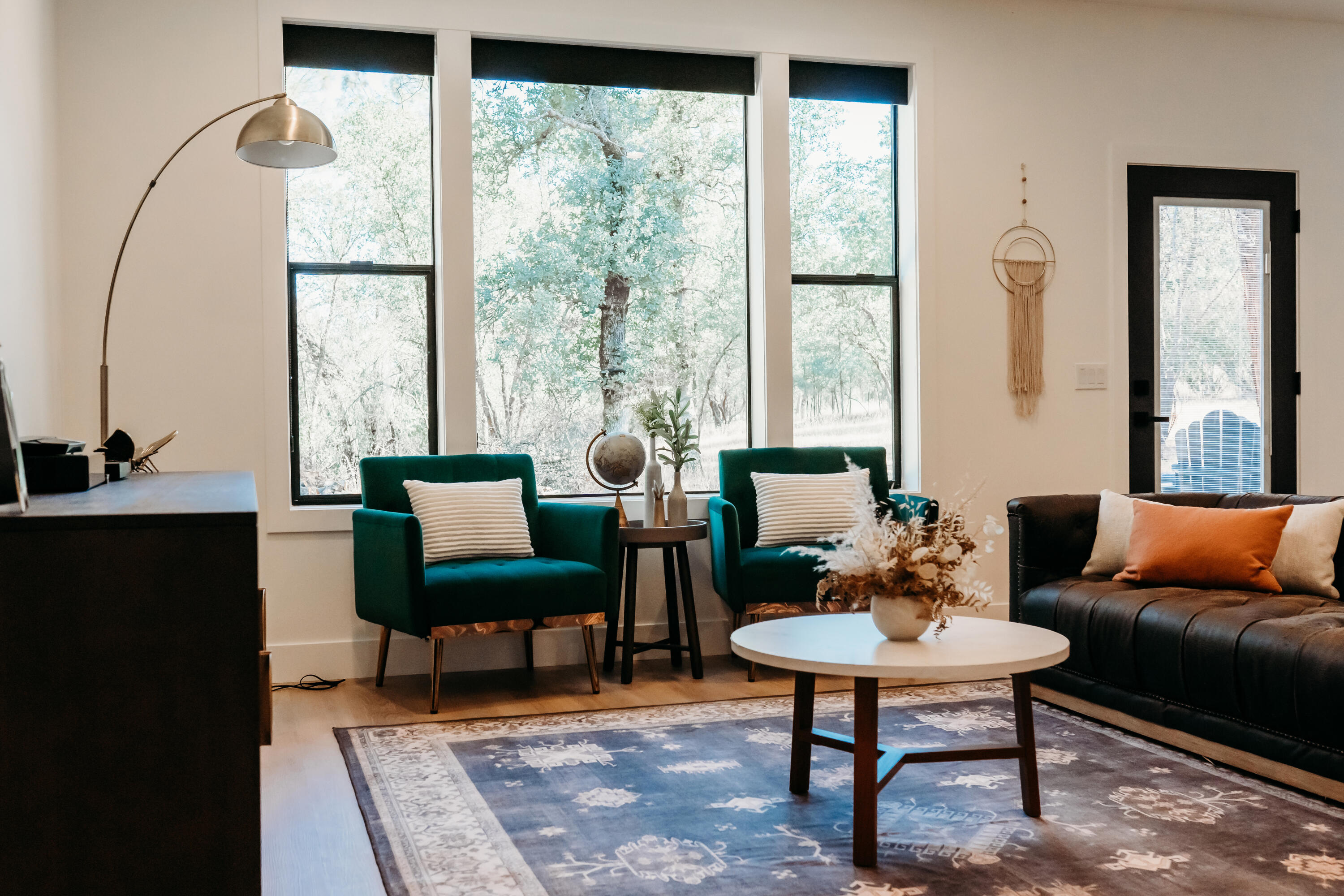 21510 Old Alturas Road Redding, CA 96003 - Photo 6 of 36 Living Room