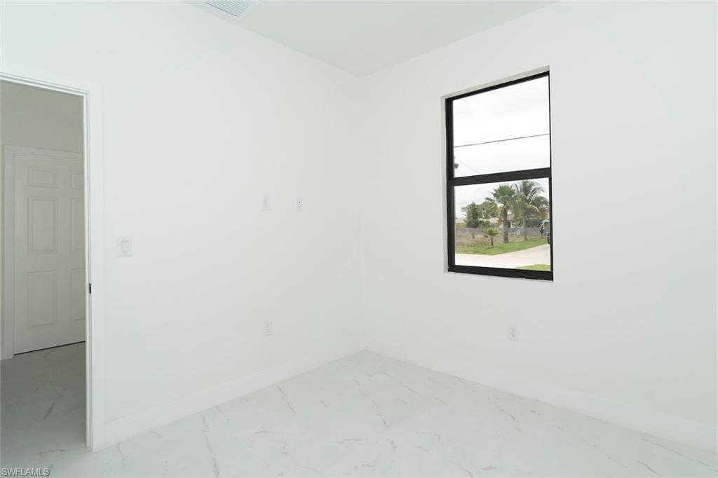 3810 29th Street Southwest Lehigh Acres, FL 33976 - Photo 34 of 48 an empty room with a window