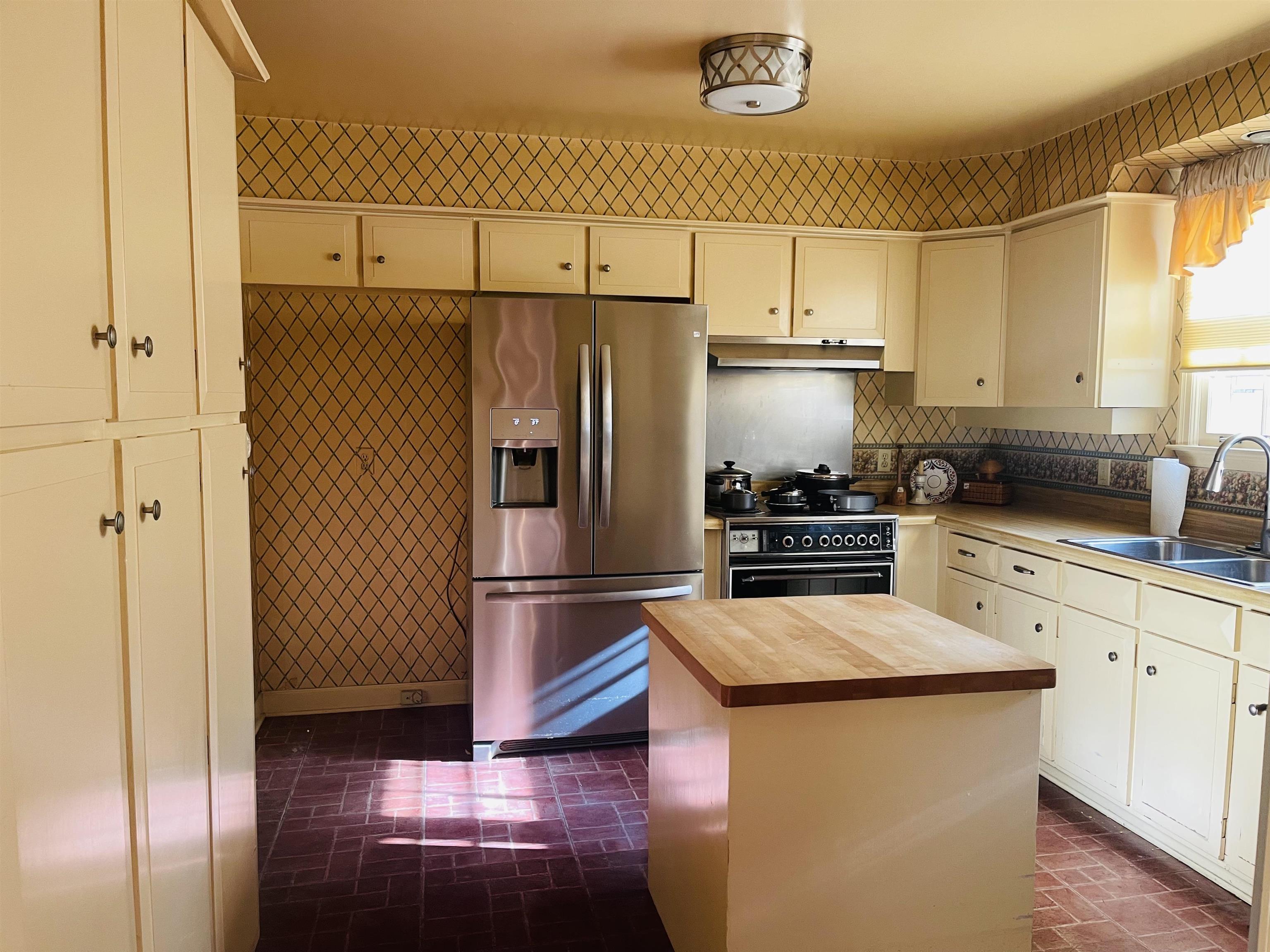 4477 Tall Trees Drive Memphis, TN 38117 - Photo 8 of 25 a kitchen with granite countertop a refrigerator and a sink