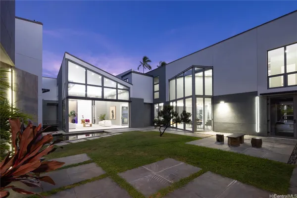 $8,580,000 | 4758 Kahala Avenue, Honolulu, HI 96816
