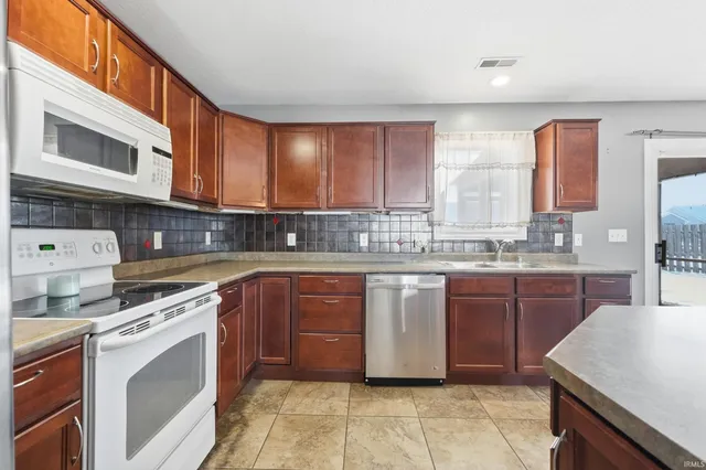 $289,900 | 1203 Monte Carlo Drive, Huntertown, IN 46748