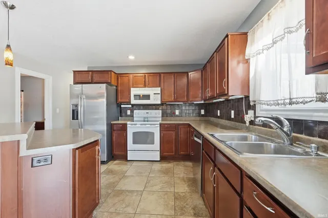 $289,900 | 1203 Monte Carlo Drive, Huntertown, IN 46748