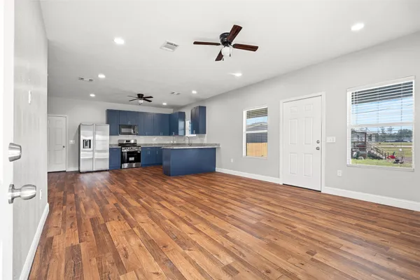 $1,500 | 18473 Novarra Drive, Conroe, TX 77306