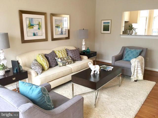 20510 Willoughby Square Sterling, VA 20165 - Photo 2 of 10 Living Room
