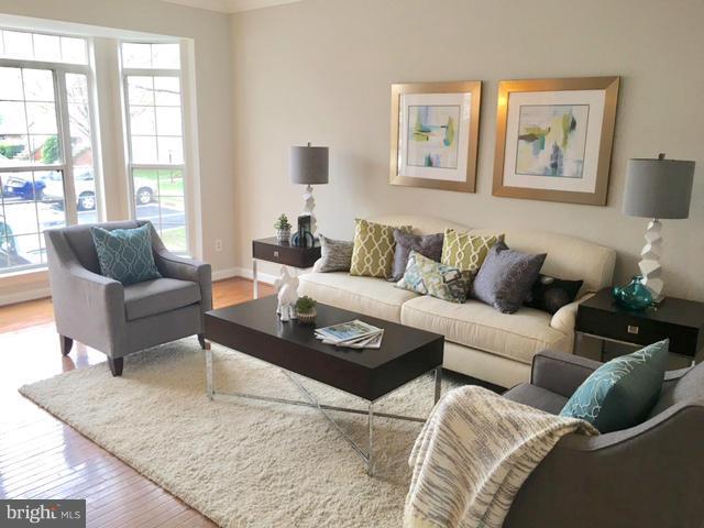 20510 Willoughby Square Sterling, VA 20165 - Photo 3 of 10 Living Room