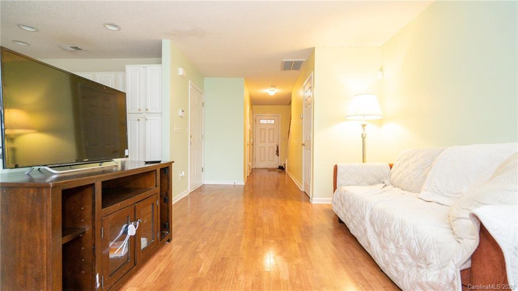 16853 Timber Crossing Road Charlotte, NC 28213 - Photo 5 of 31