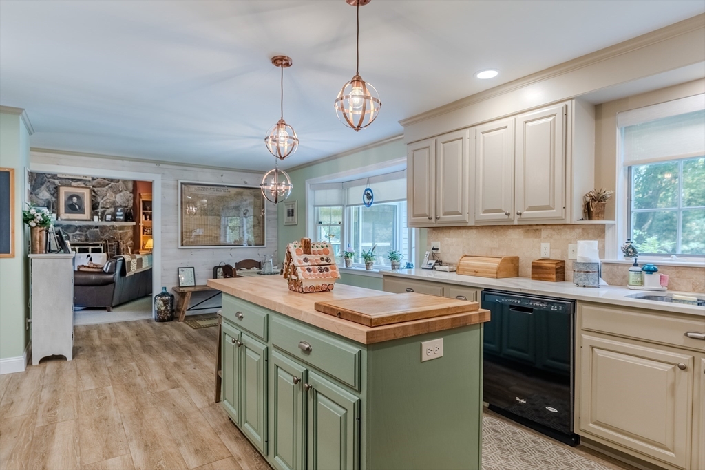 25 Stonehill Road East Longmeadow, MA 01028 - Photo 11 of 42 Gallery Image 11