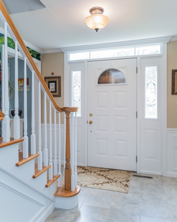 25 Stonehill Road East Longmeadow, MA 01028 - Photo 4 of 42 Gallery Image 4