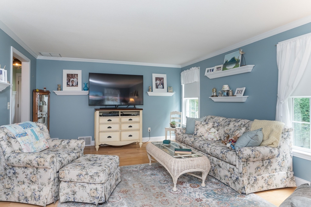 25 Stonehill Road East Longmeadow, MA 01028 - Photo 7 of 42 Gallery Image 7