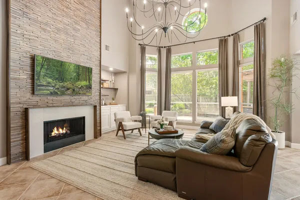 $910,000 | 11 Mirror Ridge Court, The Woodlands, TX 77382