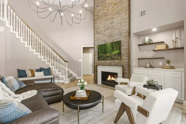 $910,000 | 11 Mirror Ridge Court, The Woodlands, TX 77382