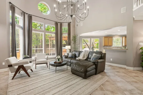 $910,000 | 11 Mirror Ridge Court, The Woodlands, TX 77382