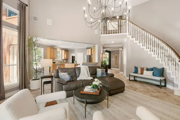 $910,000 | 11 Mirror Ridge Court, The Woodlands, TX 77382