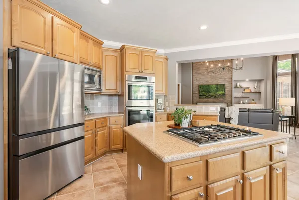 $910,000 | 11 Mirror Ridge Court, The Woodlands, TX 77382