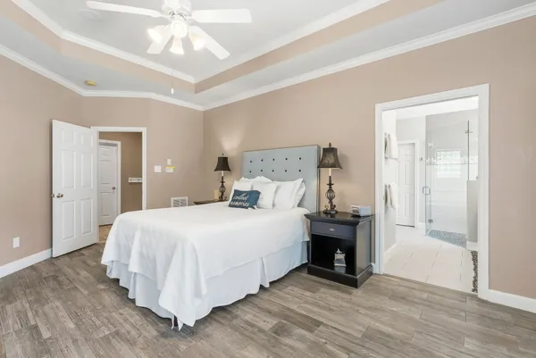 $910,000 | 11 Mirror Ridge Court, The Woodlands, TX 77382