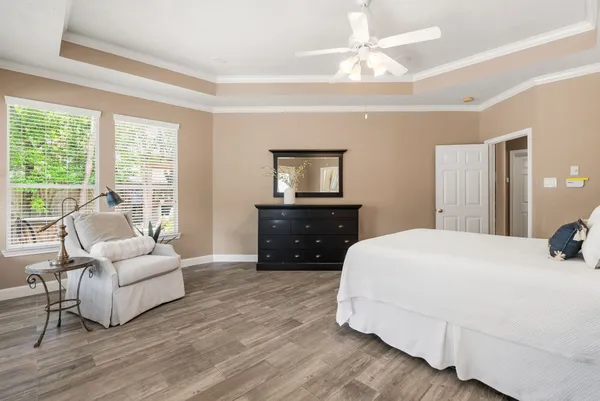 $910,000 | 11 Mirror Ridge Court, The Woodlands, TX 77382