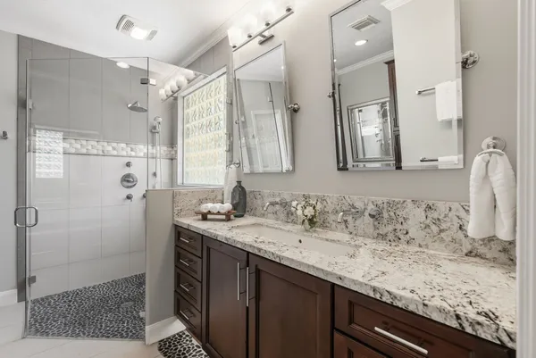 $910,000 | 11 Mirror Ridge Court, The Woodlands, TX 77382