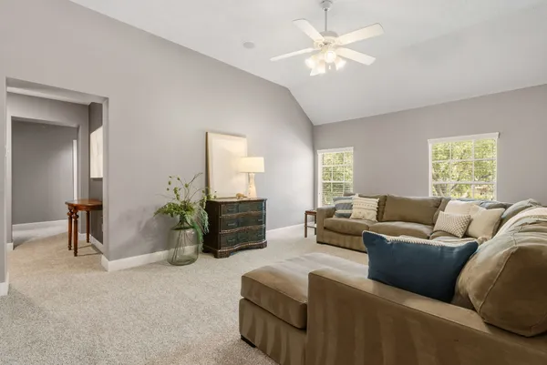 $910,000 | 11 Mirror Ridge Court, The Woodlands, TX 77382
