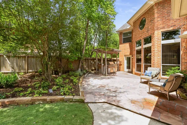 $910,000 | 11 Mirror Ridge Court, The Woodlands, TX 77382