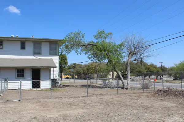 a view of a house with a backyard
