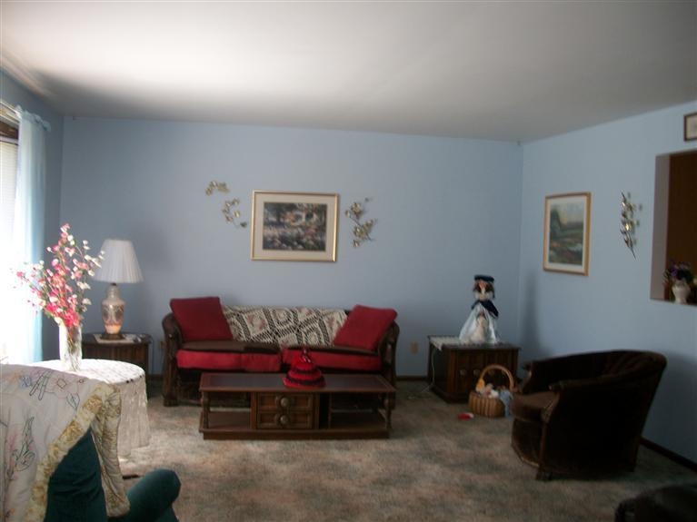 11474 Chateau Lane Demotte, IN 46310 - Photo 2 of 10 a living room with furniture and a potted plant