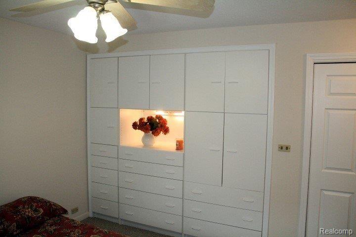 36590 Briarcliff Road Sterling Heights, MI 48312 - Photo 18 of 34 Master Bedroom Built-ins