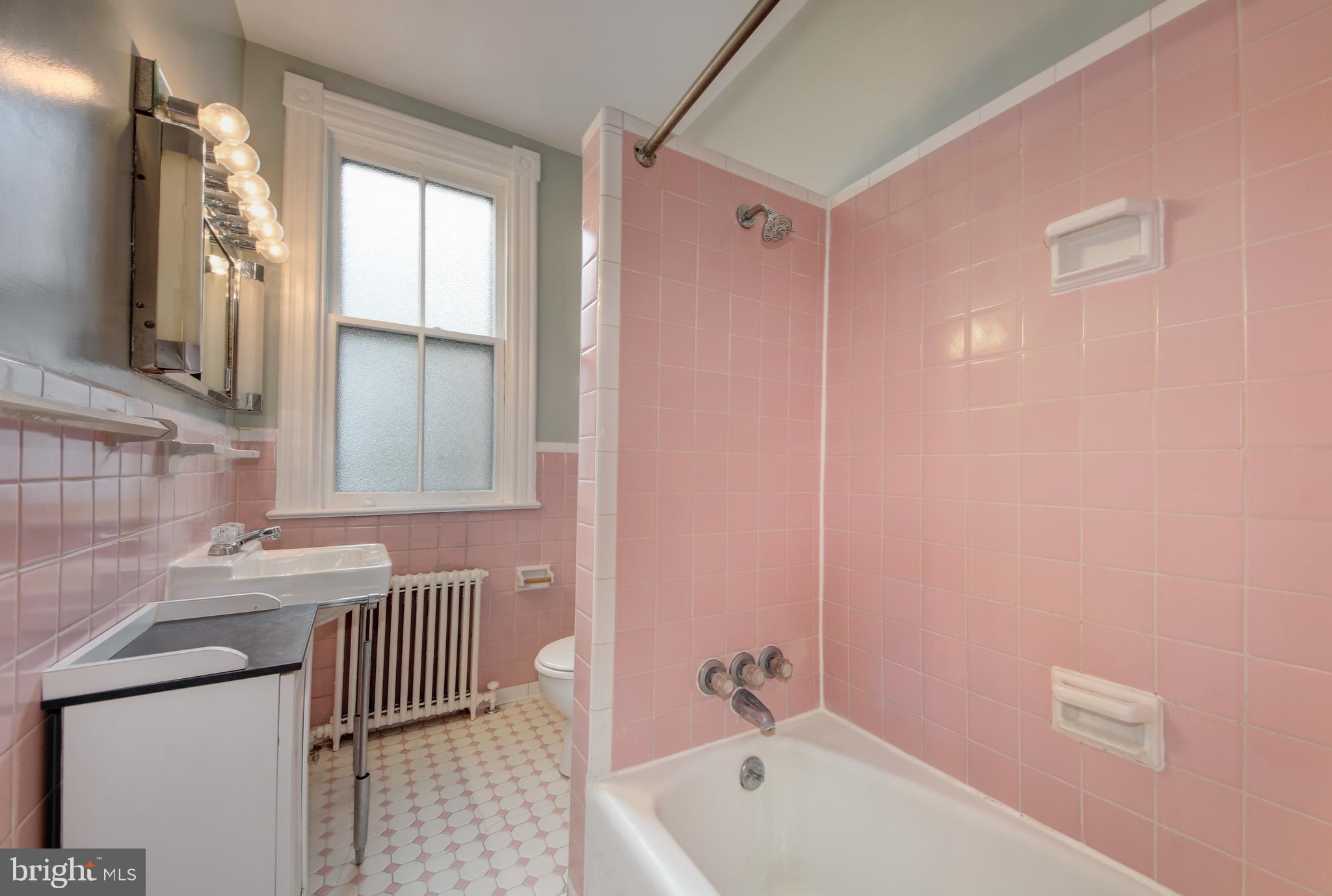 2007 Kalorama Road Northwest, Unit 1 Washington, DC 20009 - Photo 18 of 22 2nd floor hall bath
