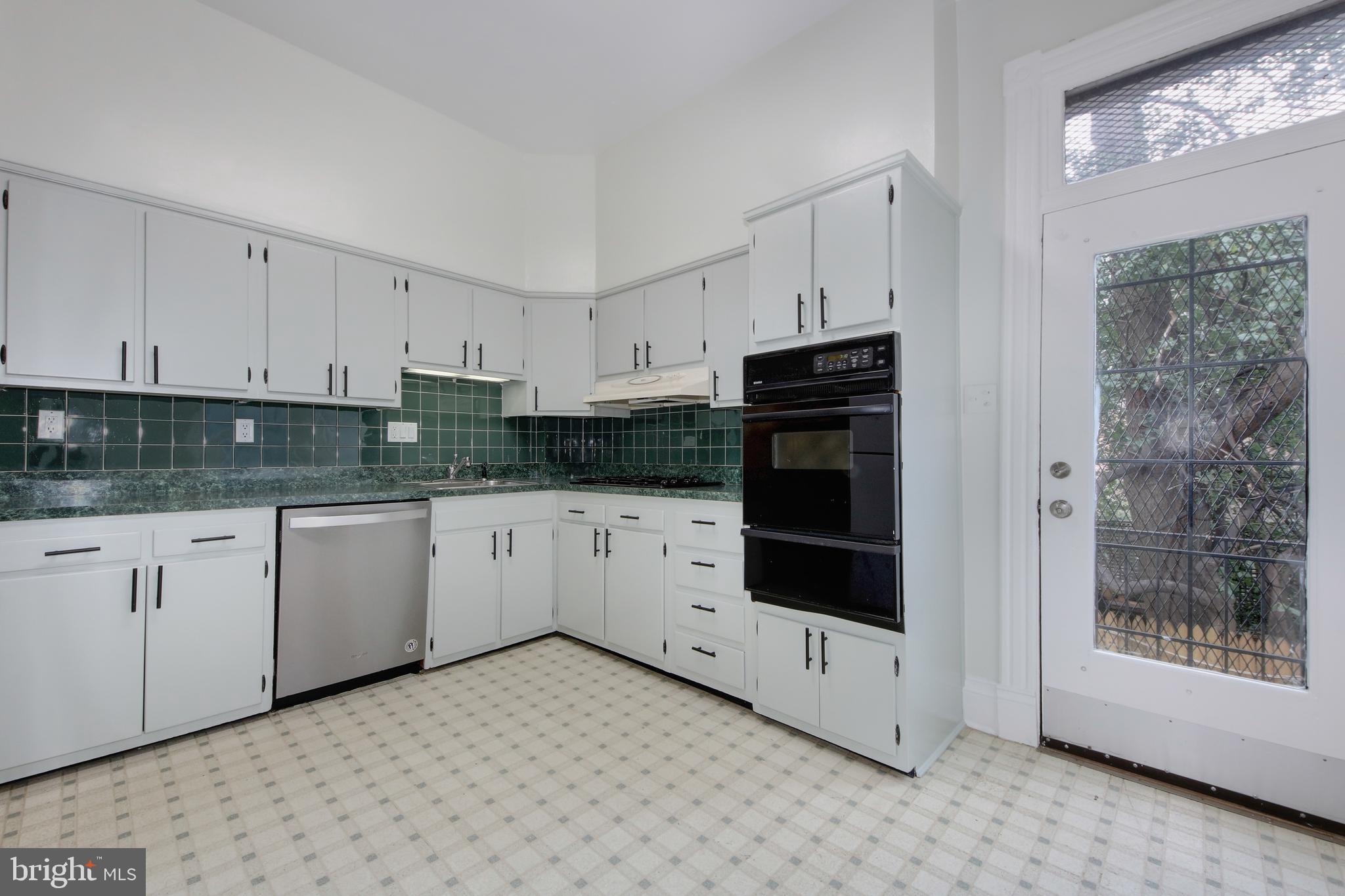 2007 Kalorama Road Northwest, Unit 1 Washington, DC 20009 - Photo 10 of 22 Wall oven &cook top.