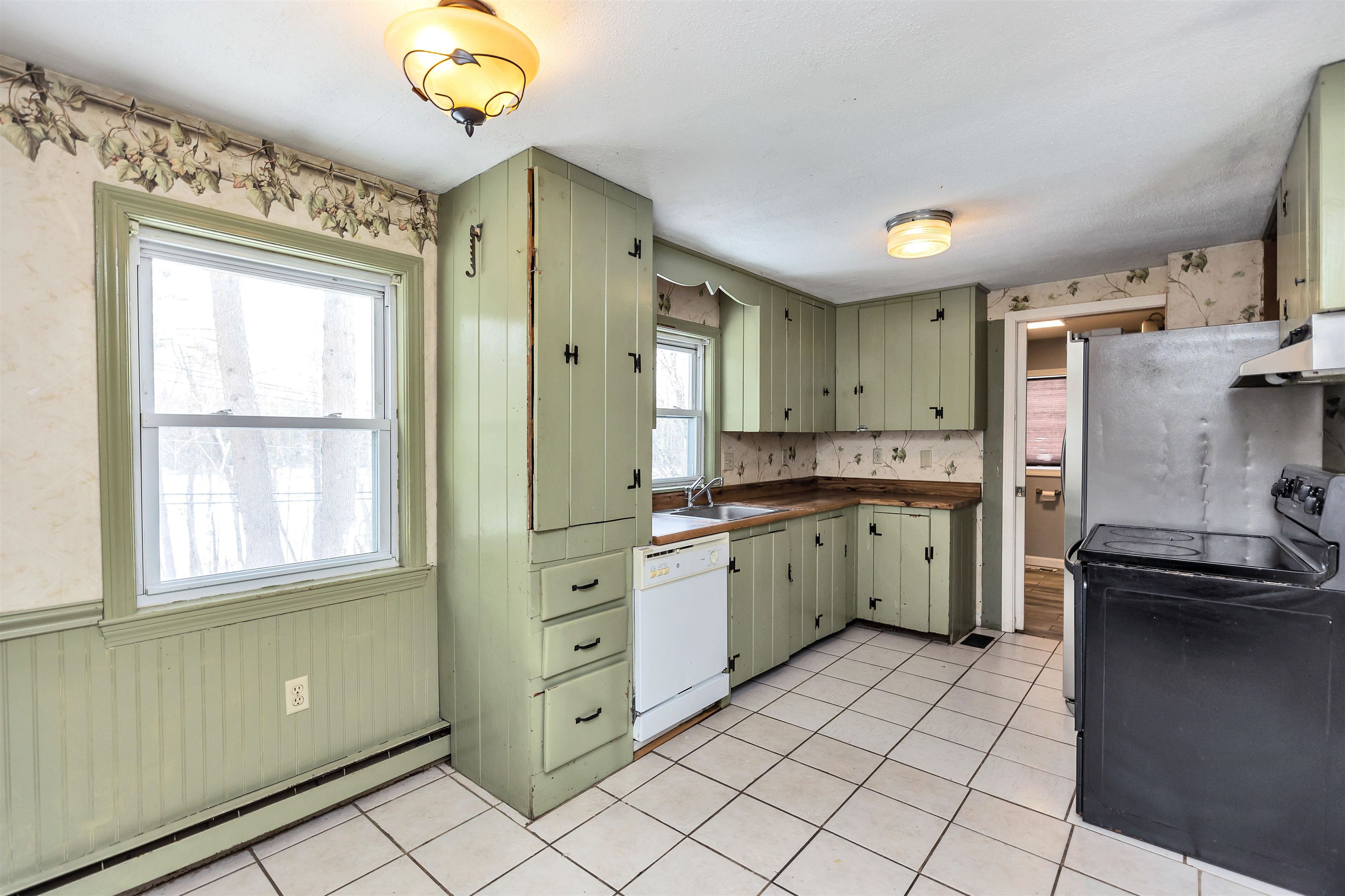 660 Rte 13 Milford, NH 03055 - Photo 16 of 45