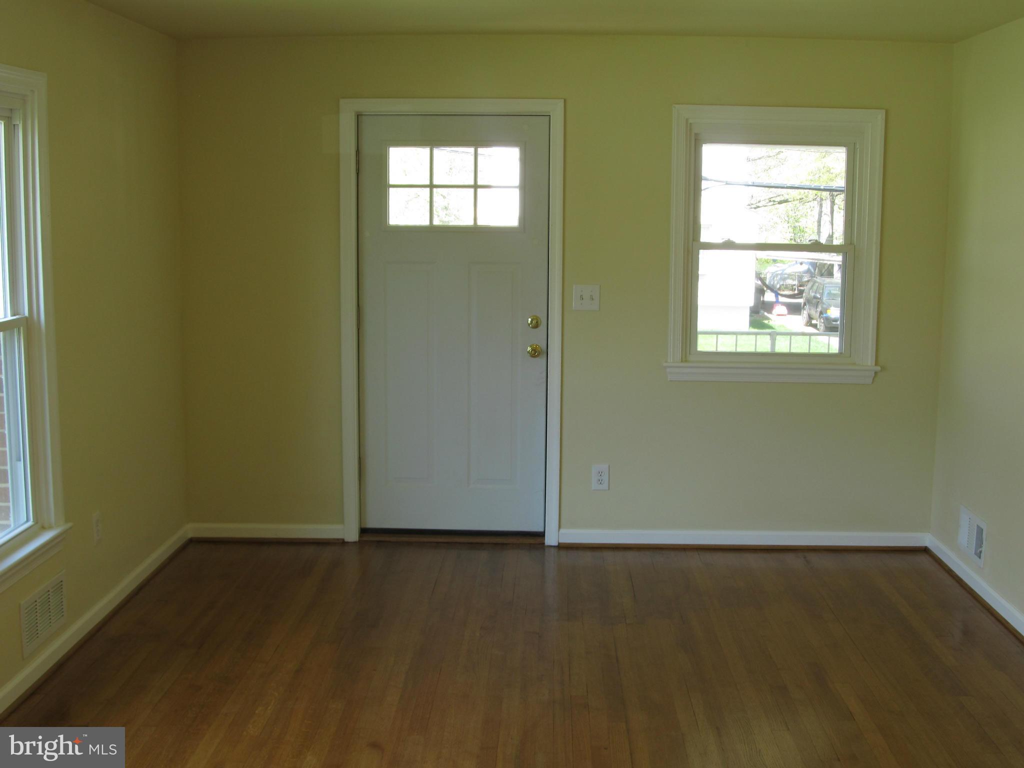 3408 Swann Road Suitland, MD 20746 - Photo 8 of 29 Living Room