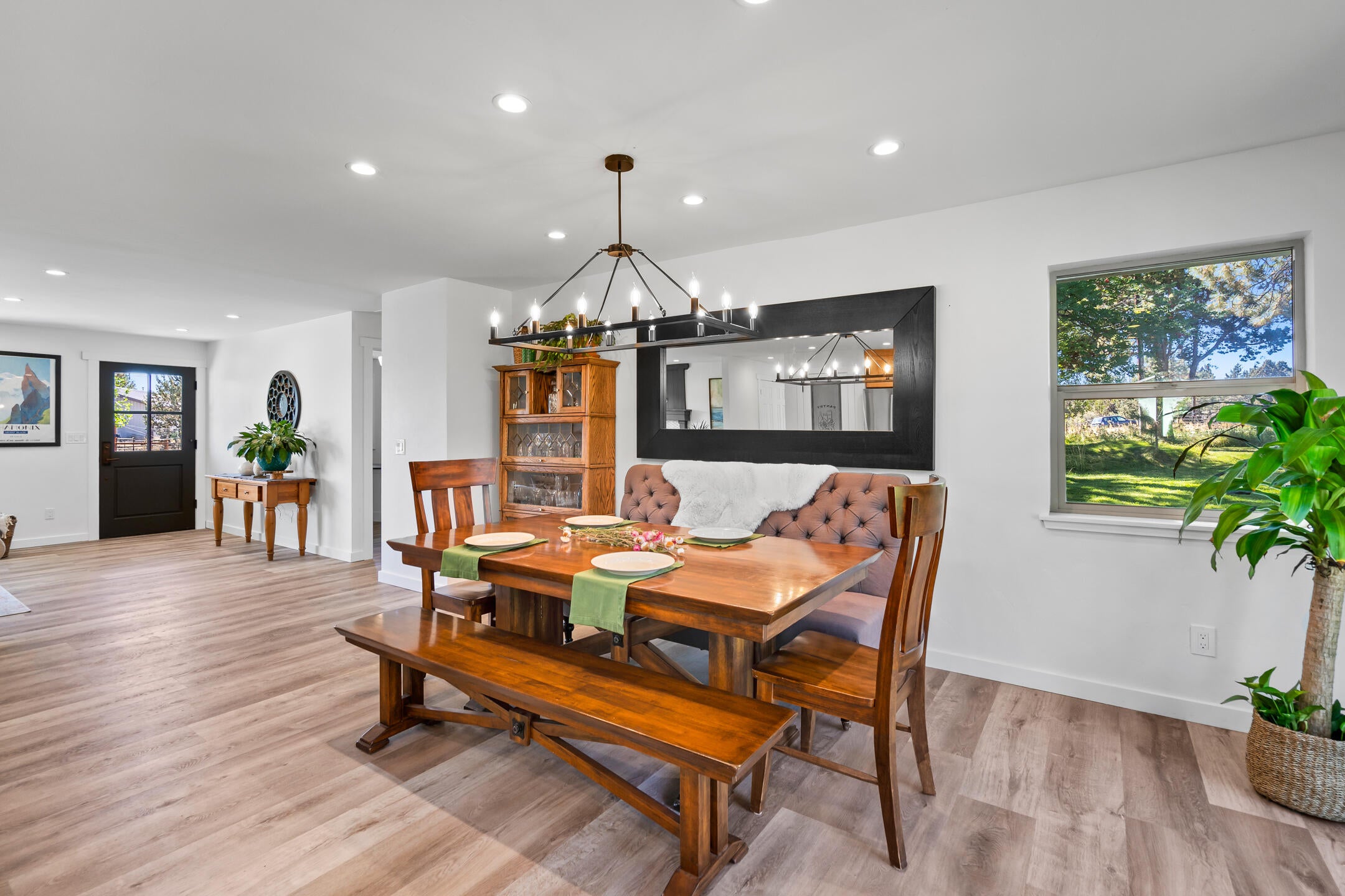63375 Deschutes Market Road Bend, OR 97701 - Photo 10 of 43 9. dinig