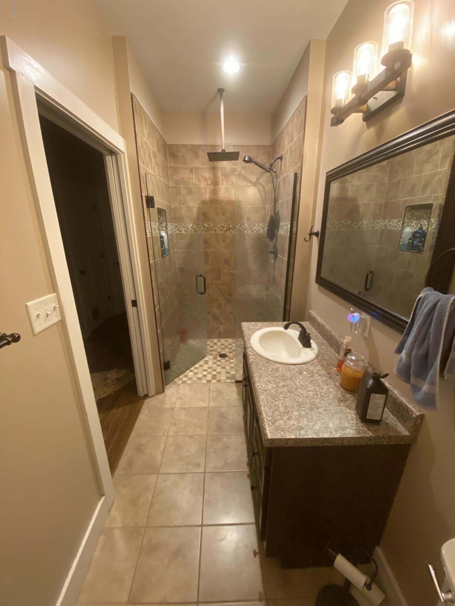 1024 Joe Hilton Road Vidalia, GA 30474 - Photo 13 of 30 Hall Bathroom