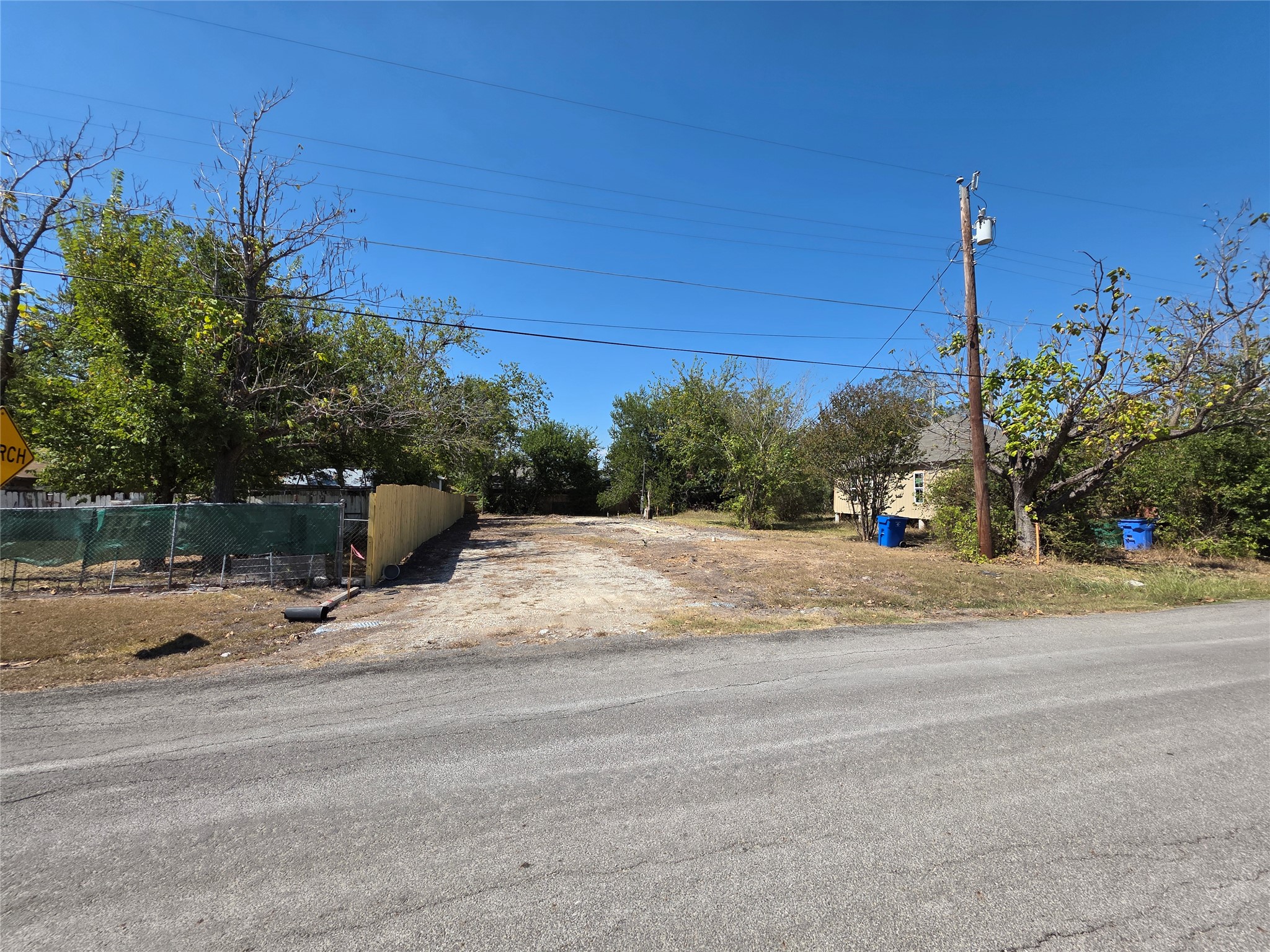 112 2nd Avenue Taylor, TX 76574 - Photo 4 of 5 a view of a terrace with a road