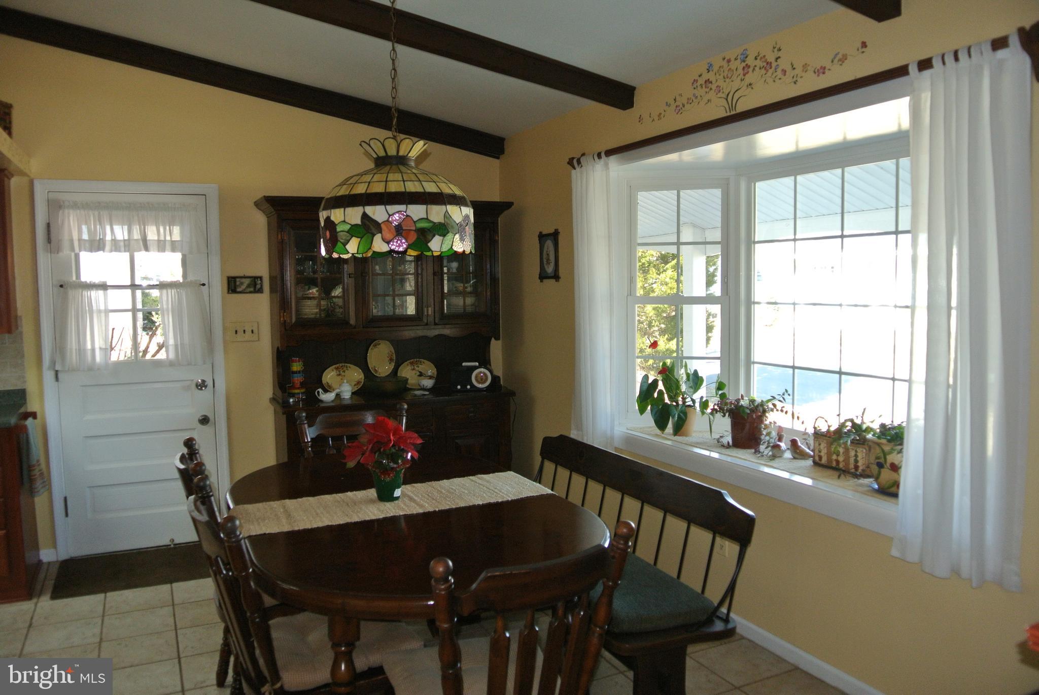 511 Gladhill Road Odenton, MD 21113 - Photo 7 of 38 Vaulted eat-in area of kitchen with bay window.