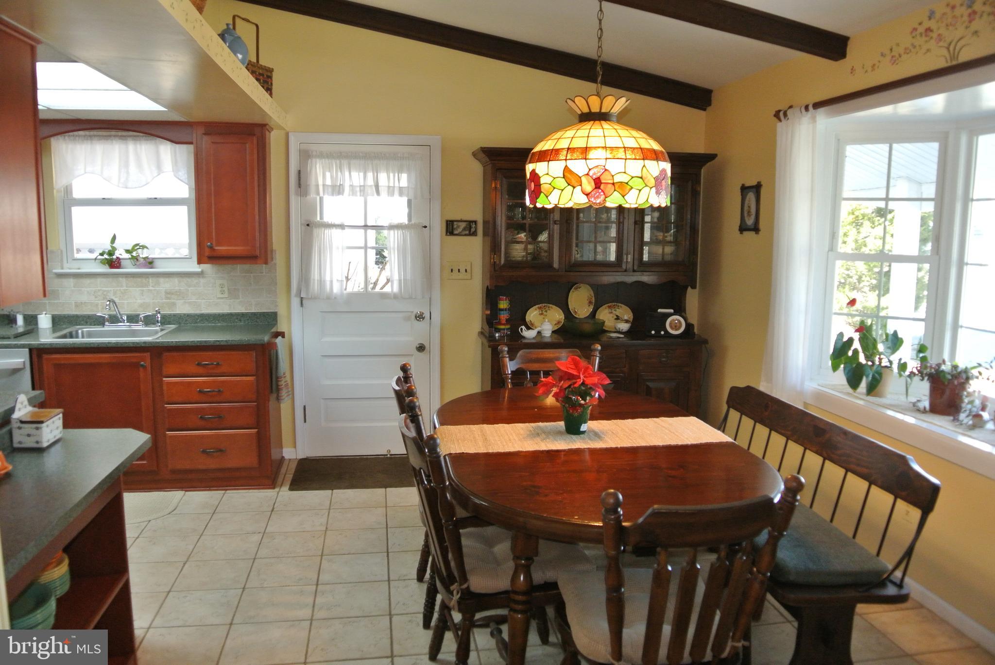 511 Gladhill Road Odenton, MD 21113 - Photo 8 of 38 Eat-in area.